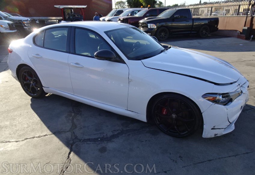 2019 Alfa Romeo Giulia - Image 2