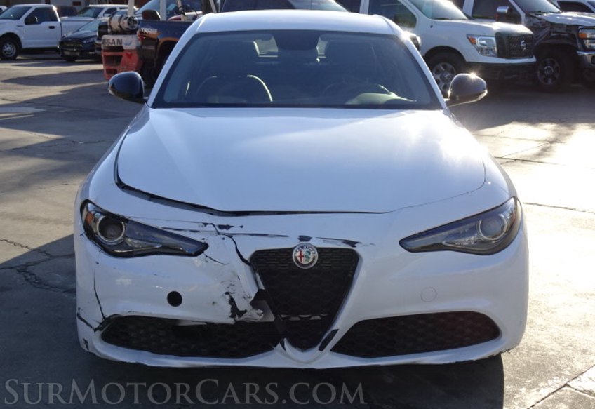 2019 Alfa Romeo Giulia - Image 14