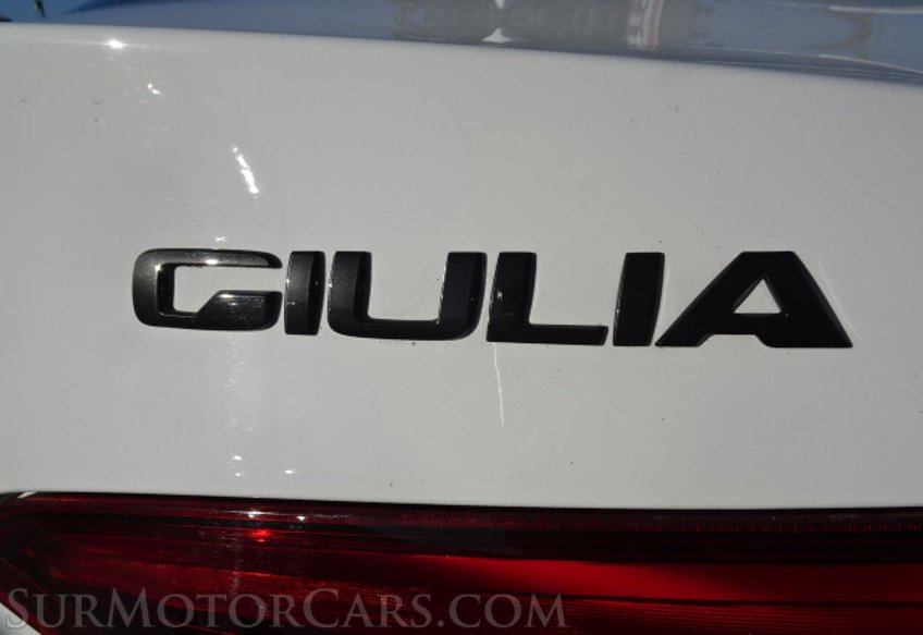 2019 Alfa Romeo Giulia - Image 18