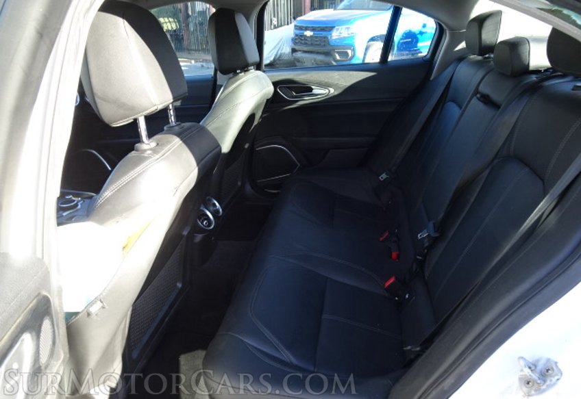 2019 Alfa Romeo Giulia - Image 28