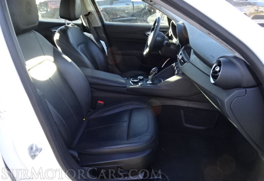 2019 Alfa Romeo Giulia - Image 21