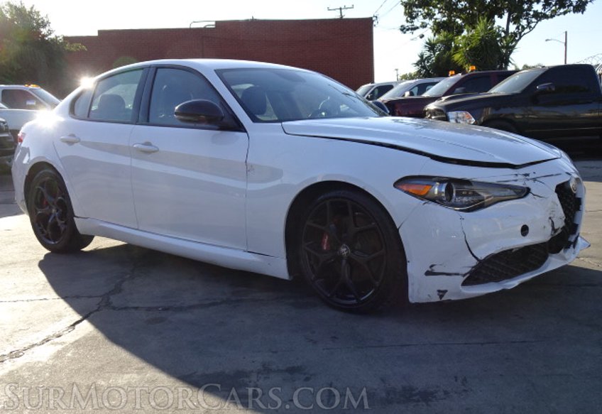 2019 Alfa Romeo Giulia - Image 4