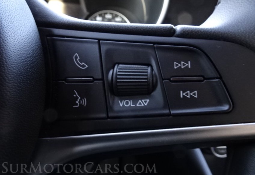 2019 Alfa Romeo Giulia - Image 40