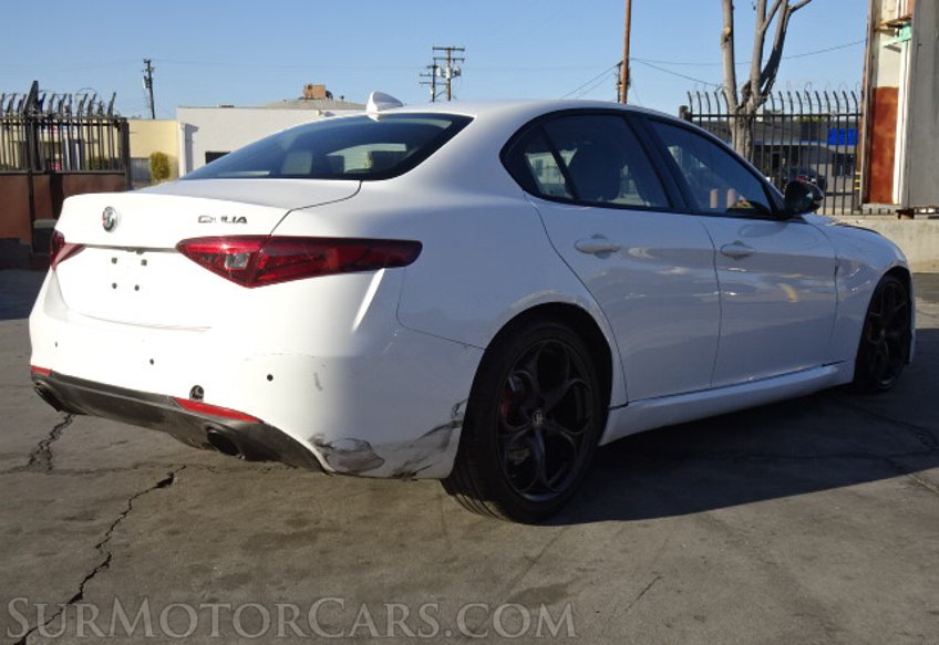 2019 Alfa Romeo Giulia - Image 7