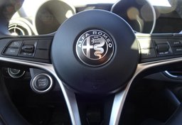 2019 Alfa Romeo Giulia - Image 38