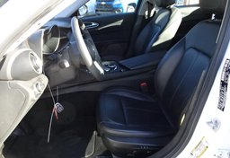 2019 Alfa Romeo Giulia - Image 24