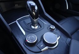 2019 Alfa Romeo Giulia - Image 36