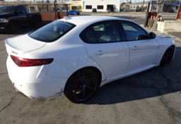 2019 Alfa Romeo Giulia - Image 9