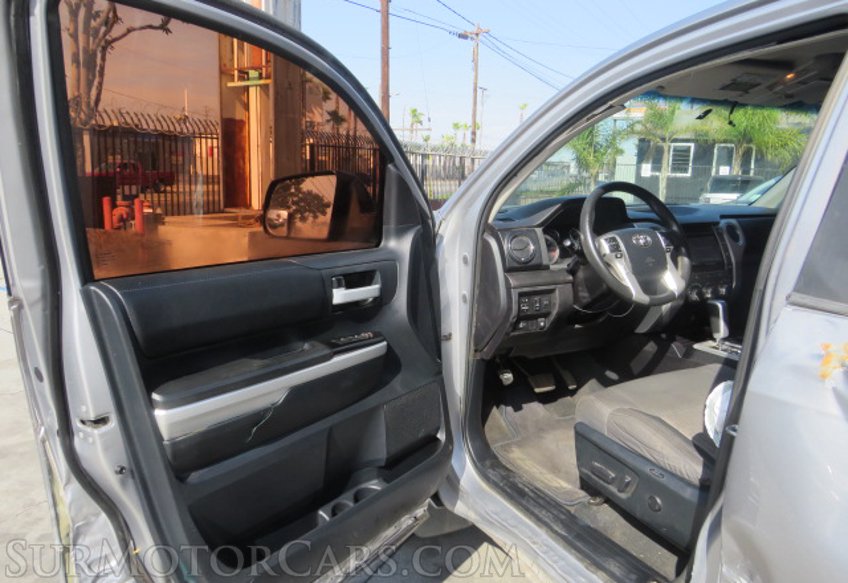 2015 Toyota Tundra Truck - Image 22