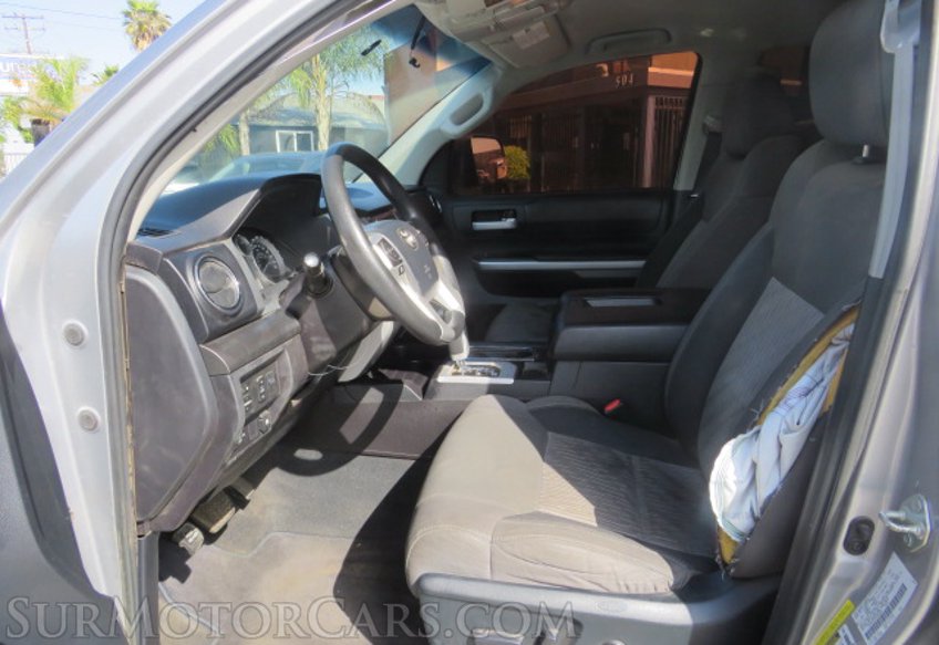 2015 Toyota Tundra Truck - Image 21