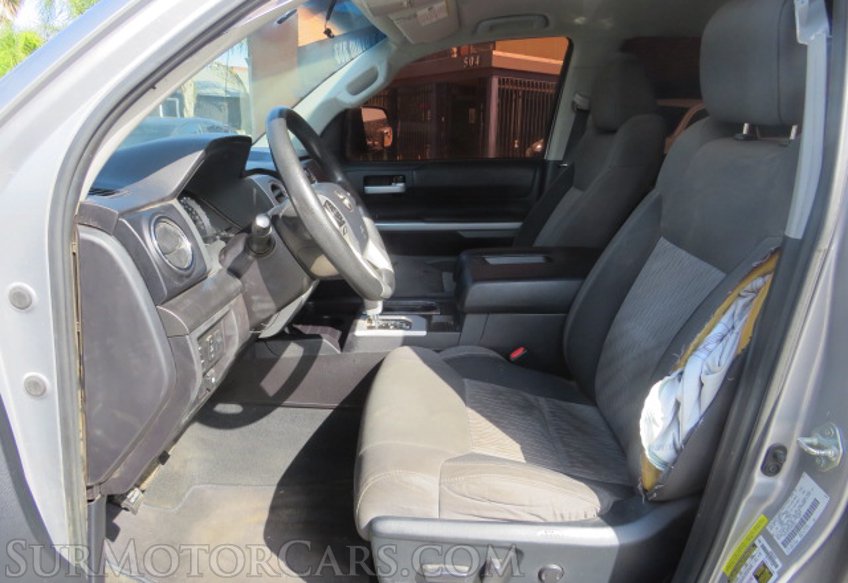 2015 Toyota Tundra Truck - Image 17