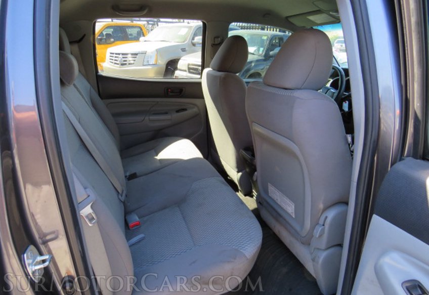 2013 Toyota Tacoma - Image 25