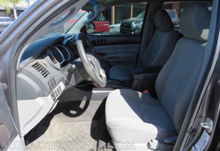 2013 Toyota Tacoma - Image 17