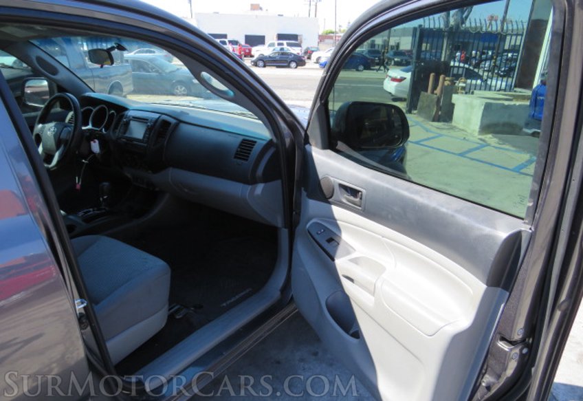 2013 Toyota Tacoma - Image 19