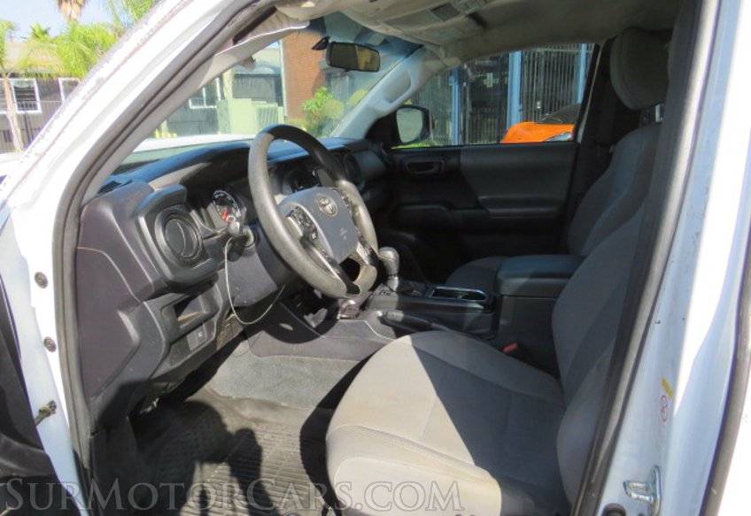 2018 Toyota Tacoma - Image 19