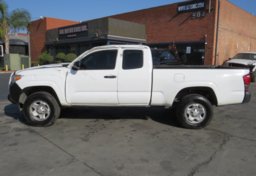 2018 Toyota Tacoma - Image 5