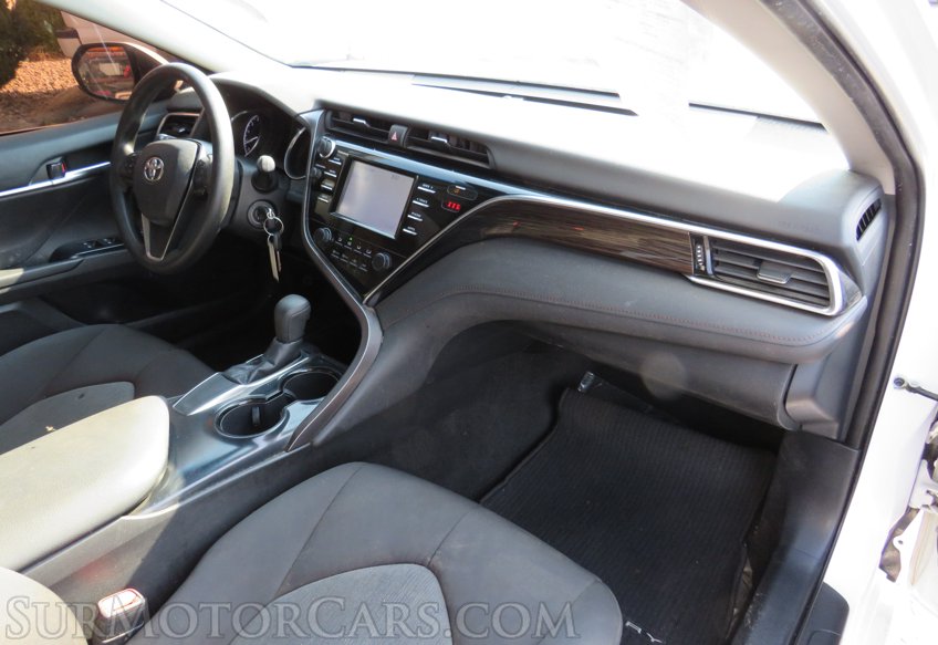 2018 Toyota Camry - Image 19