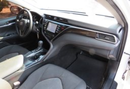 2018 Toyota Camry - Image 19