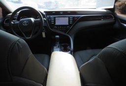 2018 Toyota Camry - Image 18