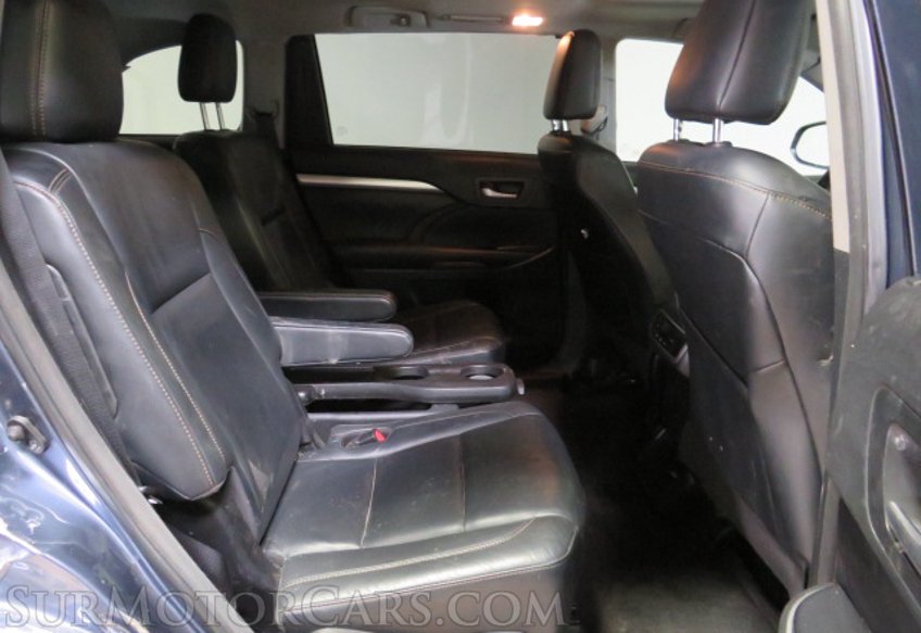 2018 Toyota Highlander - Image 30