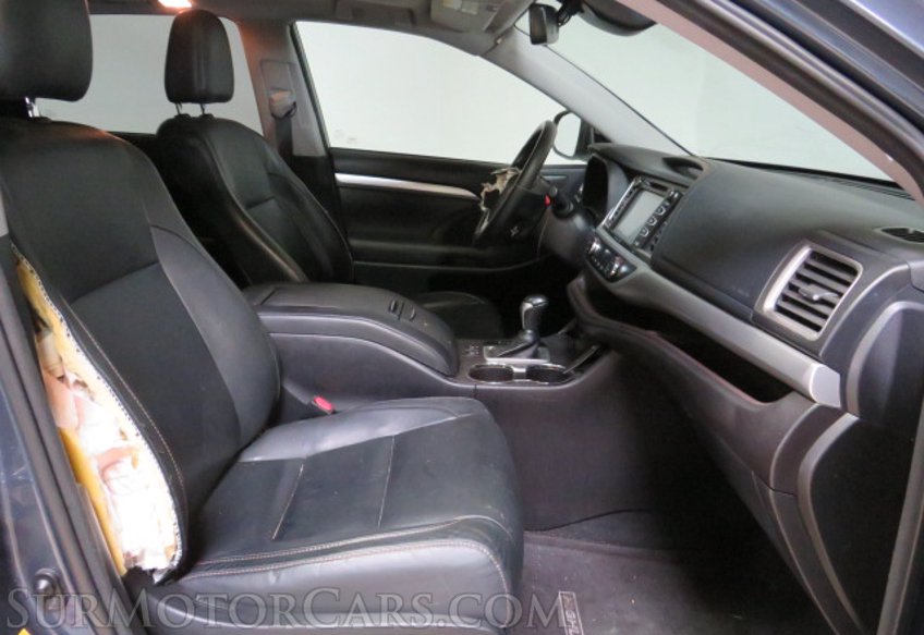 2018 Toyota Highlander - Image 26