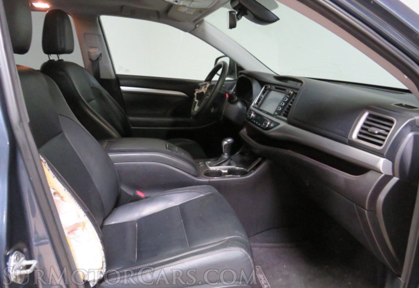 2018 Toyota Highlander - Image 28