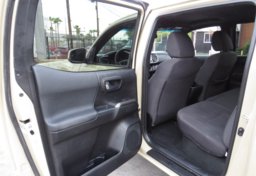 2017 Toyota Tacoma - Image 31