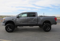 2017 Nissan Titan XD - Image 10