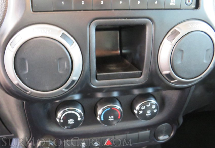 2014 Jeep Wrangler Unlimited - Image 41