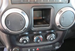 2014 Jeep Wrangler Unlimited - Image 41