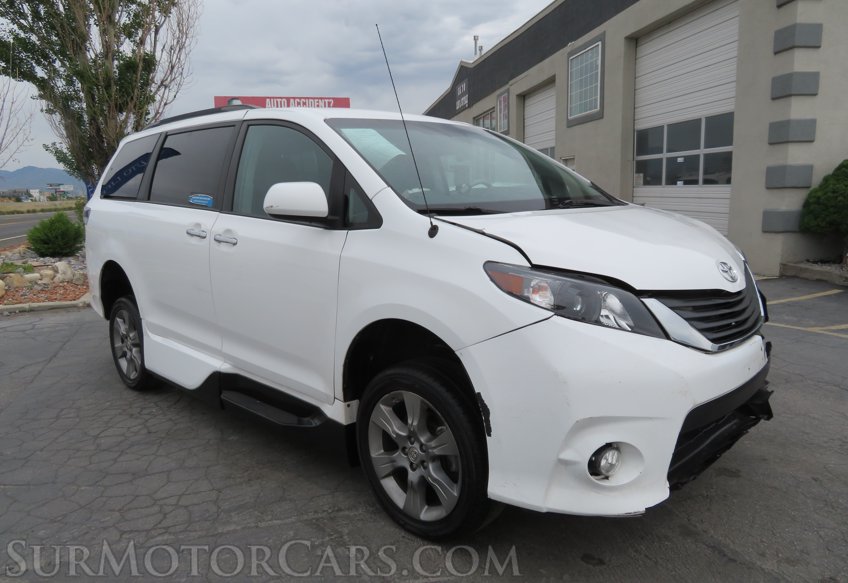 2014 Toyota Sienna - Image 3