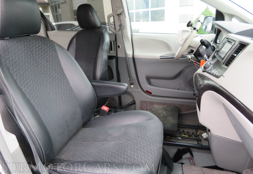 2014 Toyota Sienna - Image 25