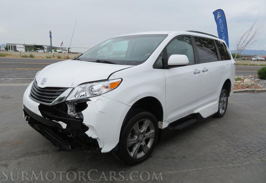 2014 Toyota Sienna - Image 4