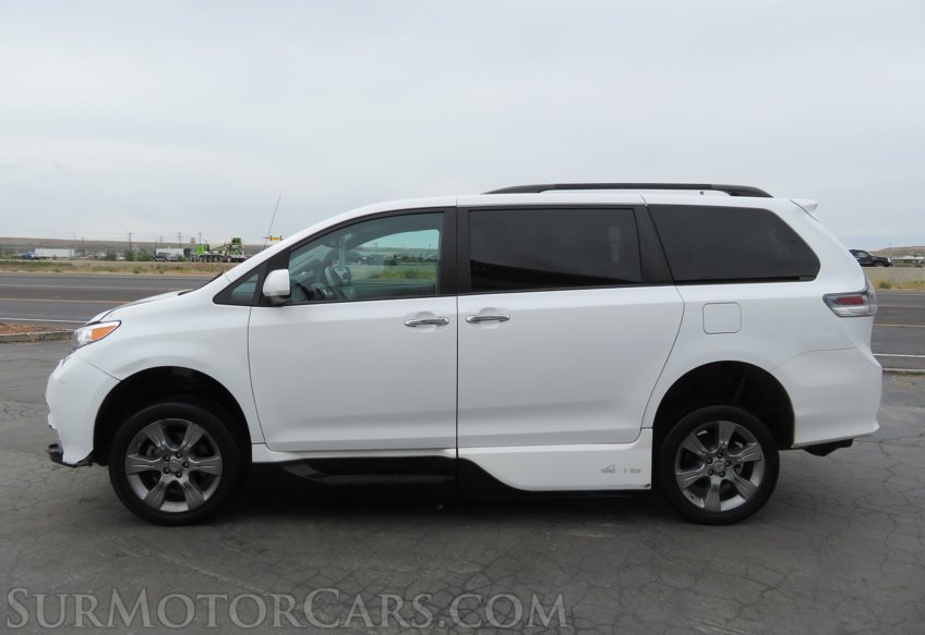 2014 Toyota Sienna - Image 9