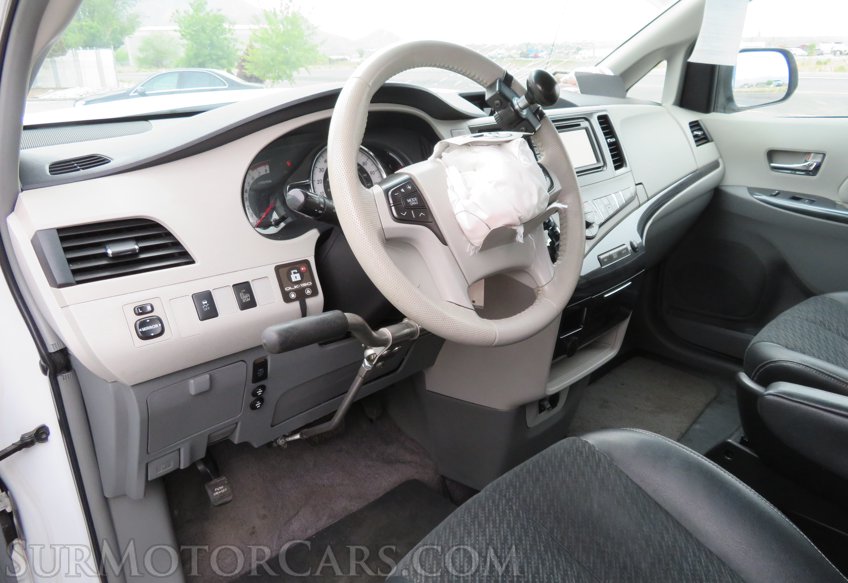 2014 Toyota Sienna - Image 21