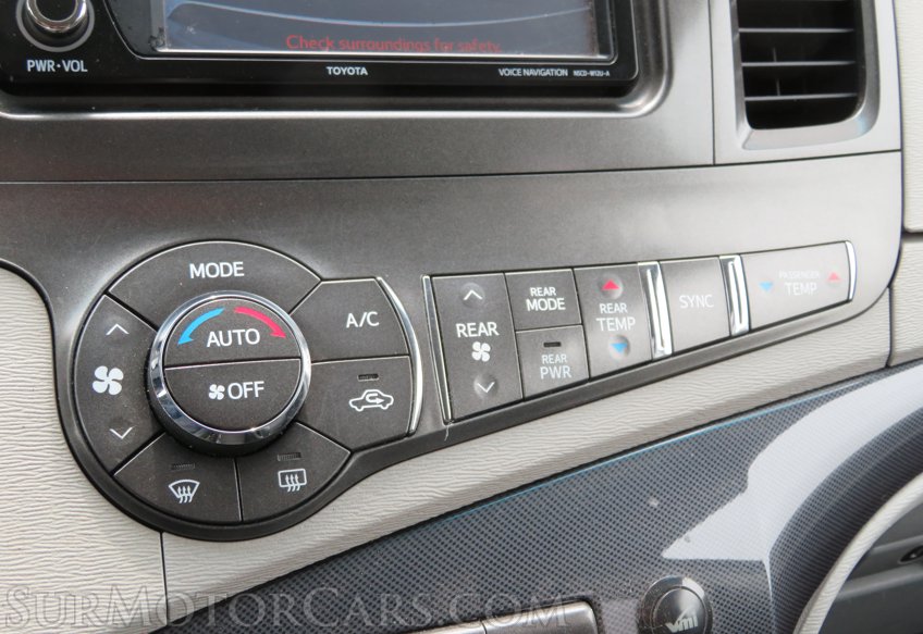 2014 Toyota Sienna - Image 40