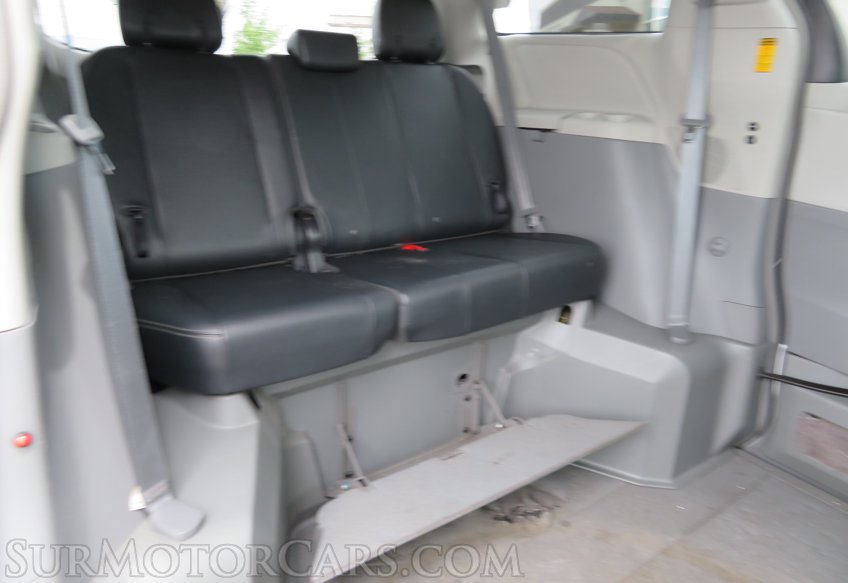 2014 Toyota Sienna - Image 31