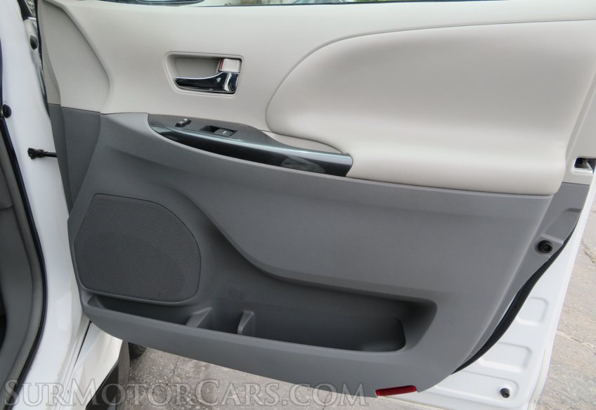 2014 Toyota Sienna - Image 57