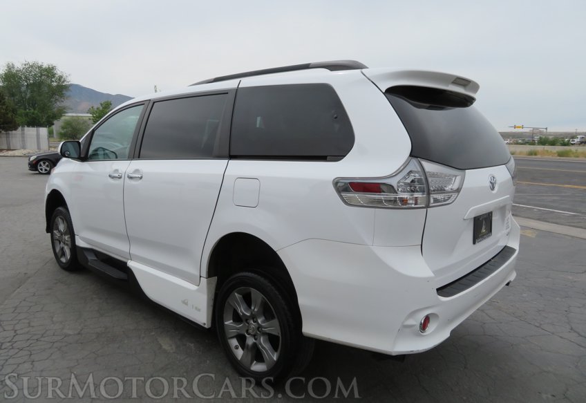 2014 Toyota Sienna - Image 6