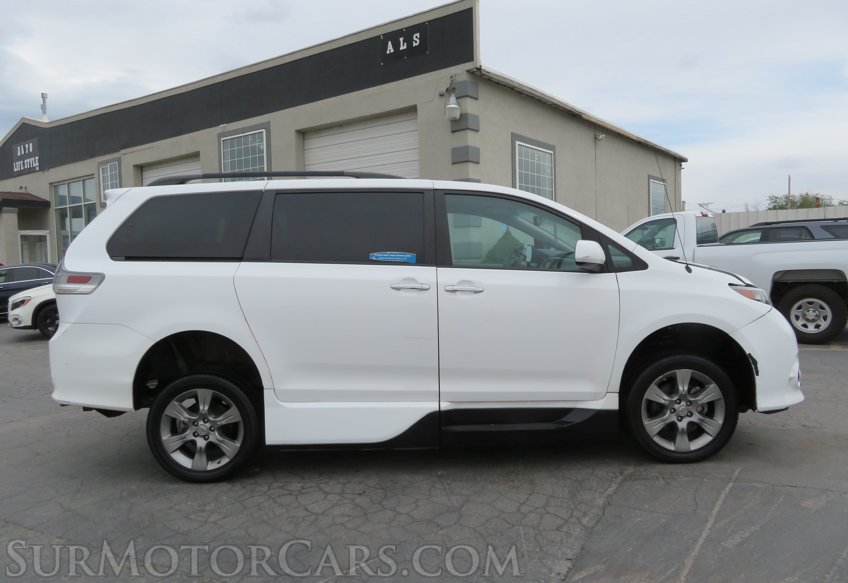 2014 Toyota Sienna - Image 10