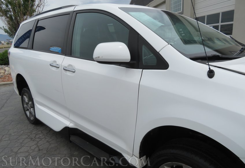 2014 Toyota Sienna - Image 12