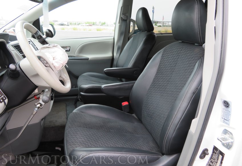 2014 Toyota Sienna - Image 23