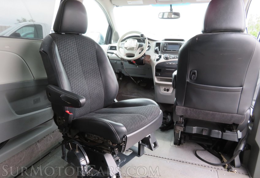 2014 Toyota Sienna - Image 30