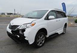 2014 Toyota Sienna - Image 4