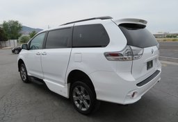 2014 Toyota Sienna - Image 8