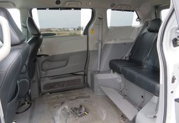 2014 Toyota Sienna - Image 26