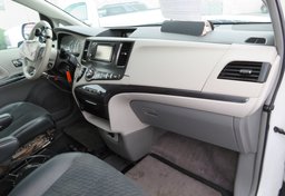2014 Toyota Sienna - Image 22