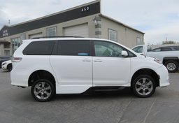 2014 Toyota Sienna - Image 10