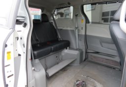 2014 Toyota Sienna - Image 33