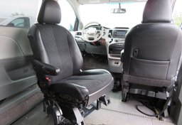 2014 Toyota Sienna - Image 30